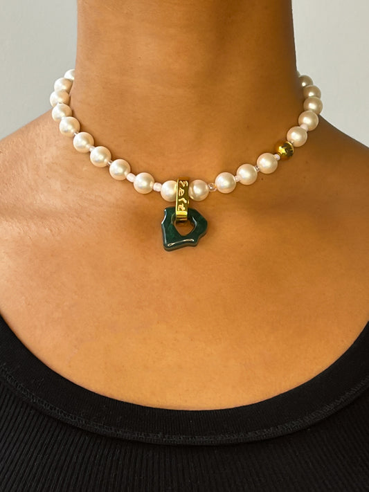 Thick Pearl dark green gold necklace