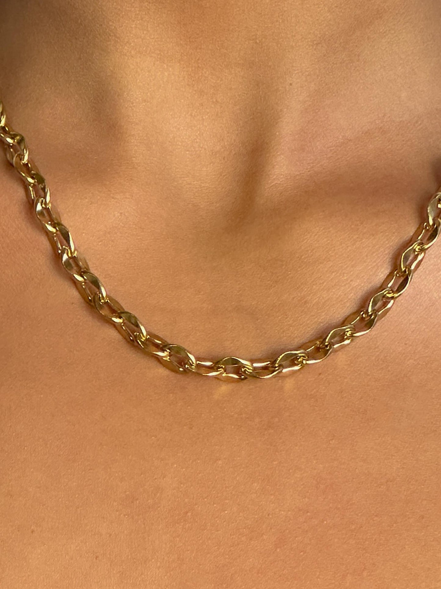 Uxe gold chain