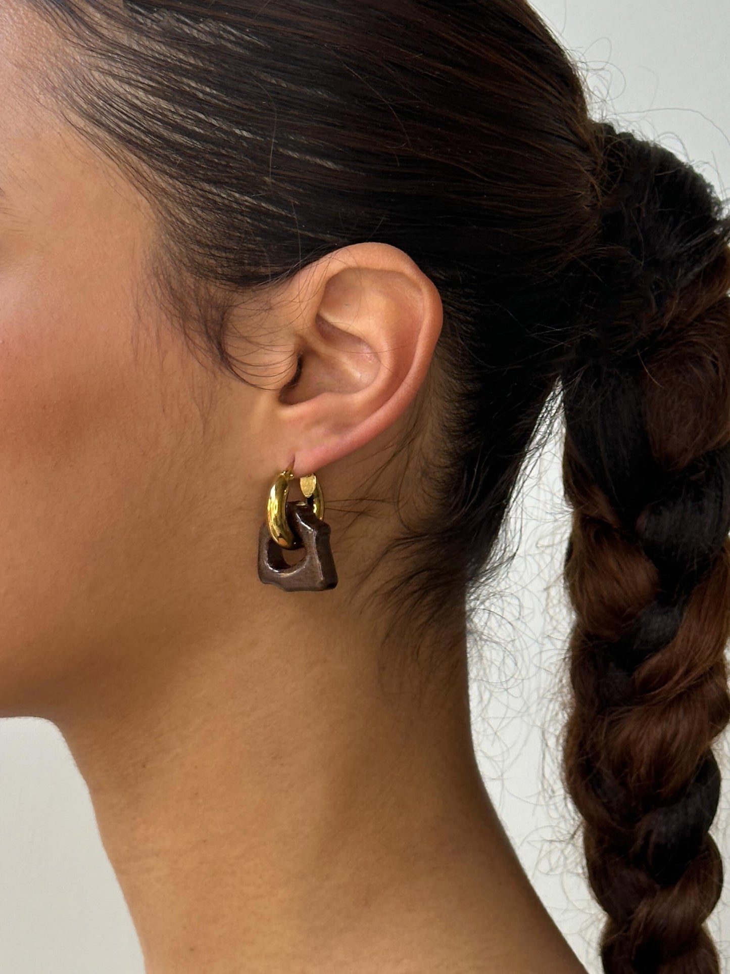 Ami Ora brown metallic earring (set)